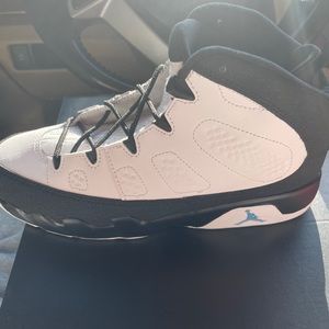 Air Jordans 2020 retro 9 the size is a 3 youth